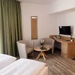 瓦尔滴滴11号酒店 酒店